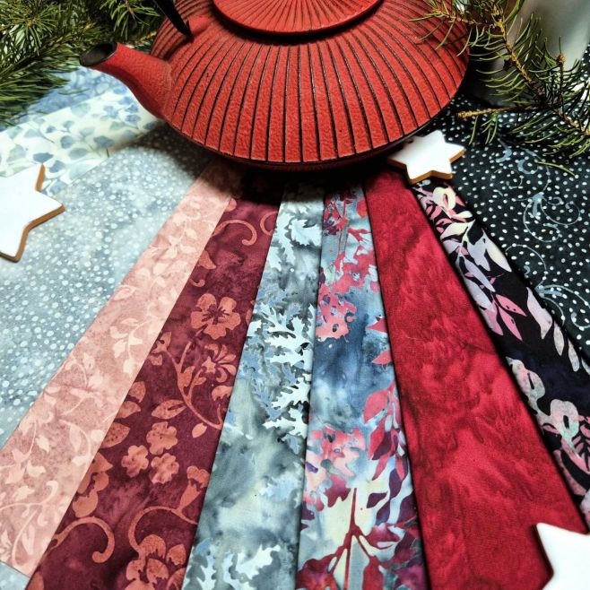 🫖❄️ 10 pruhů balíčku Island s vánoční atmosférou . . #patchwork #bargellocz #vánoce #bavlnenelatky #latky